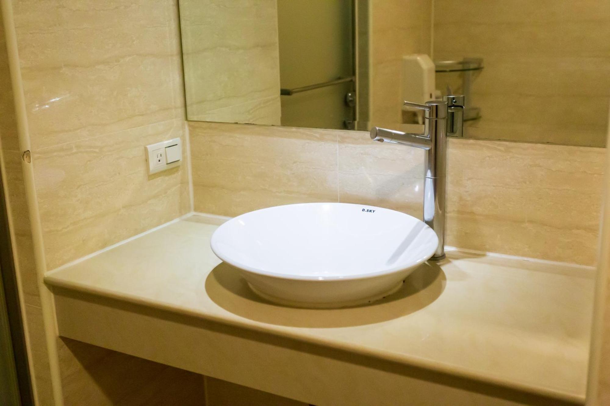 Newrise Hotel Каосюн Екстериор снимка