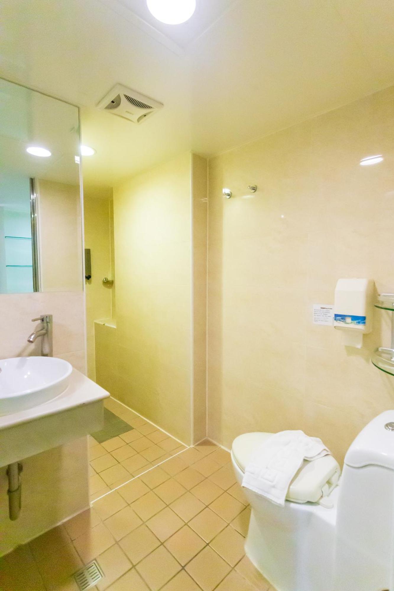 Newrise Hotel Каосюн Екстериор снимка