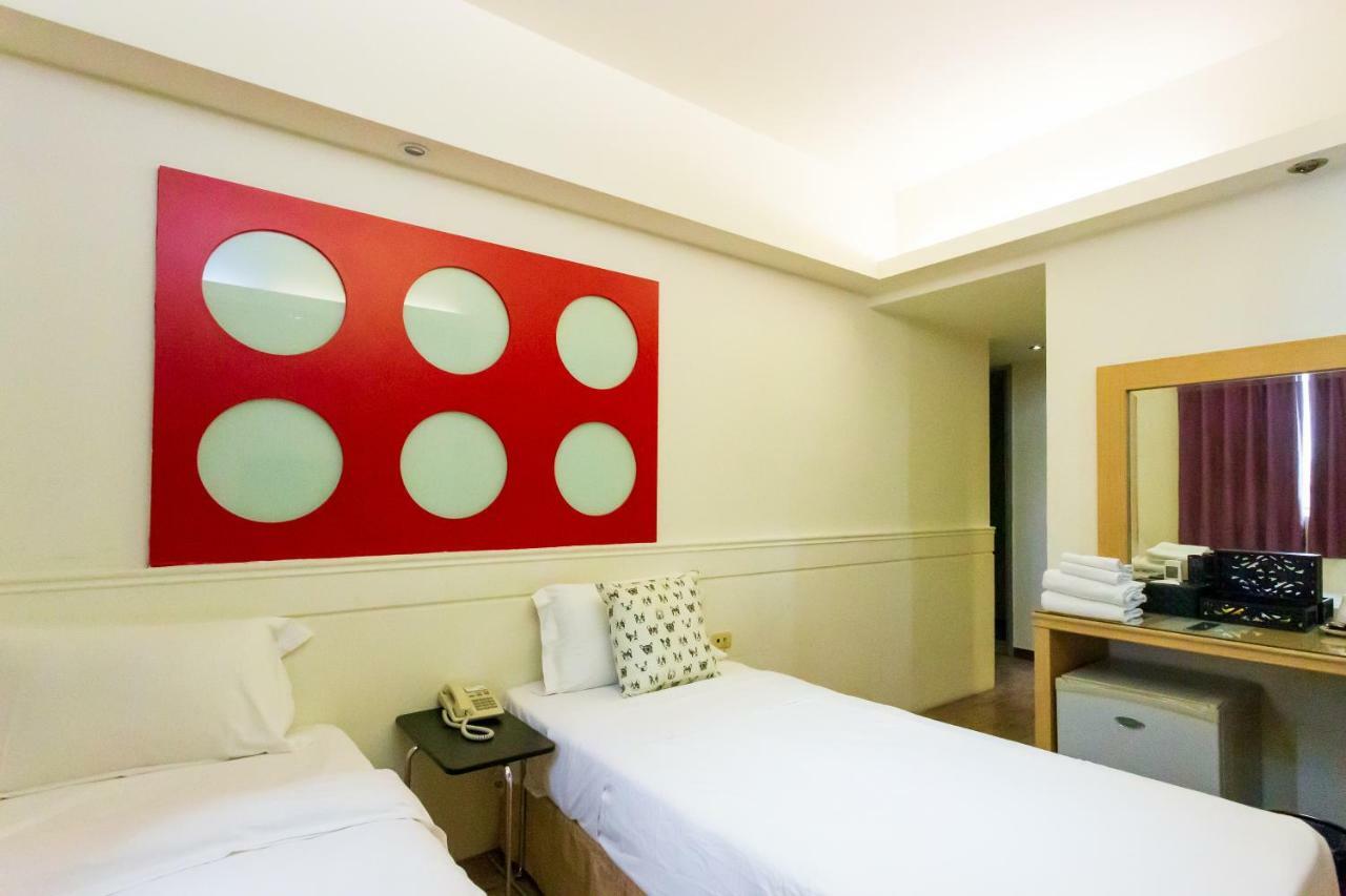 Newrise Hotel Каосюн Екстериор снимка