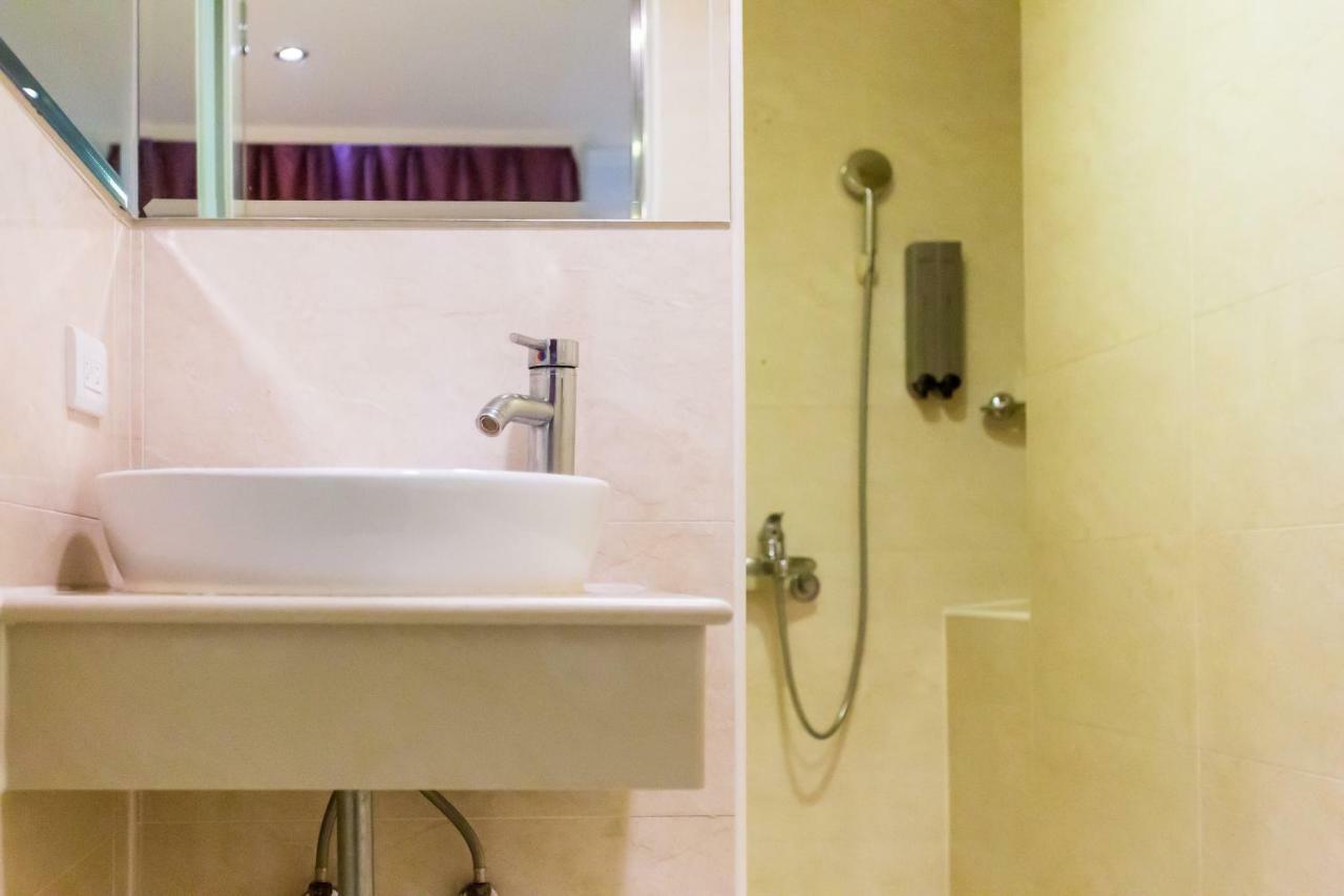 Newrise Hotel Каосюн Екстериор снимка